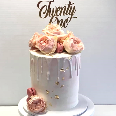 White Drip Cake – 4 layers – Robyns Creative Cakes